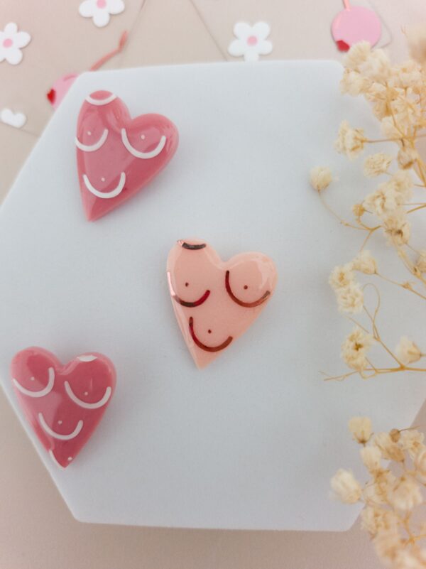 Broche Love Boobs – Image 2