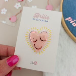 Broche Love Boobs