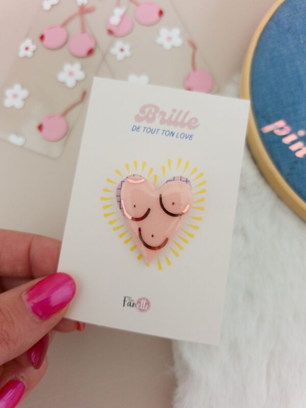 Broche Love Boobs